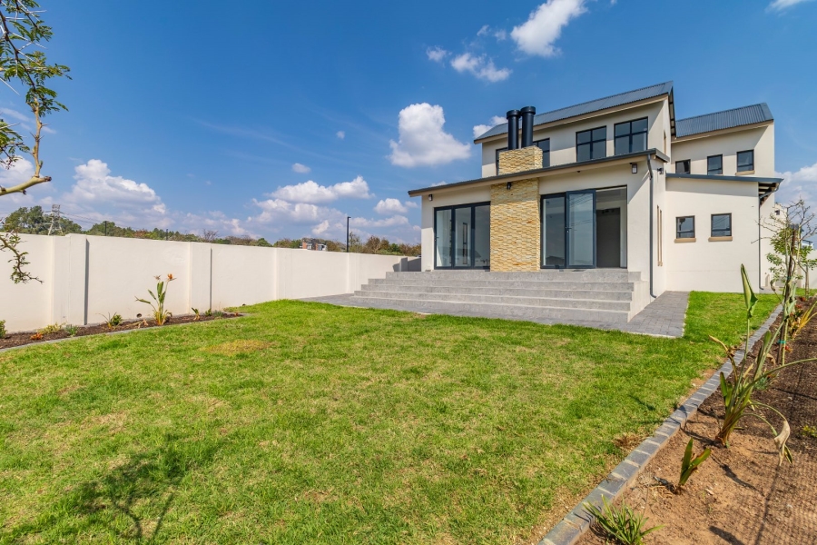 5 Bedroom Property for Sale in Helderfontein Estate Gauteng
