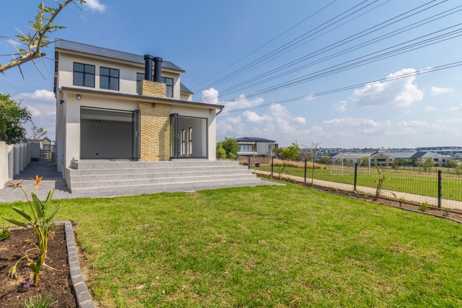 5 Bedroom Property for Sale in Helderfontein Estate Gauteng