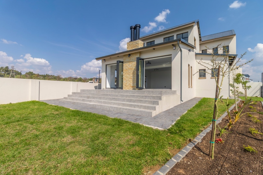 5 Bedroom Property for Sale in Helderfontein Estate Gauteng