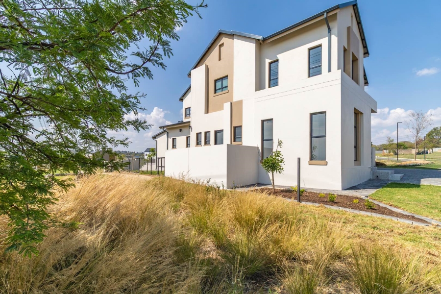 5 Bedroom Property for Sale in Helderfontein Estate Gauteng