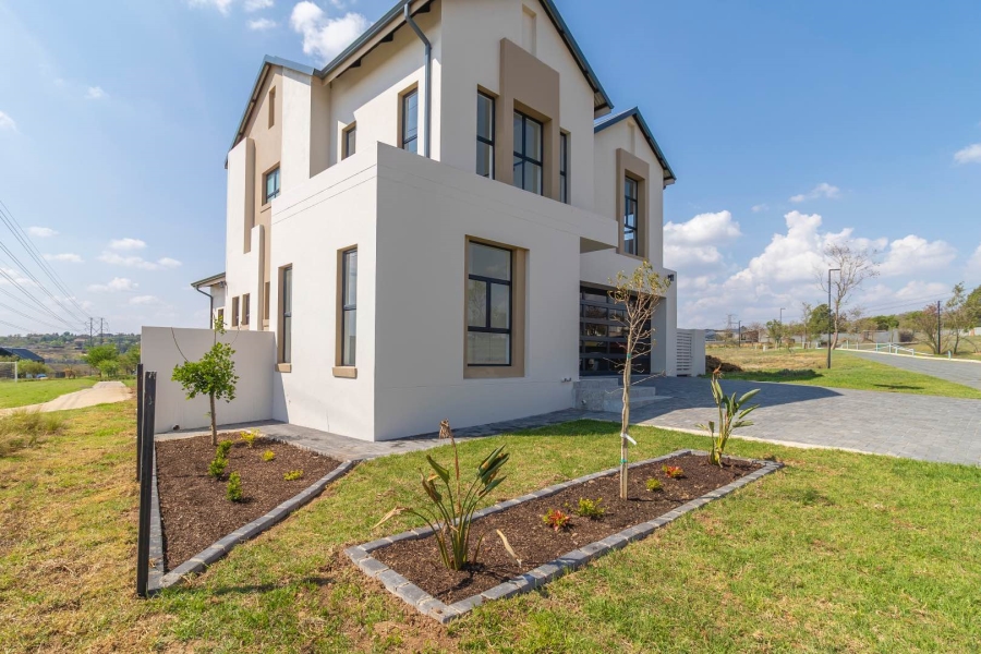 5 Bedroom Property for Sale in Helderfontein Estate Gauteng