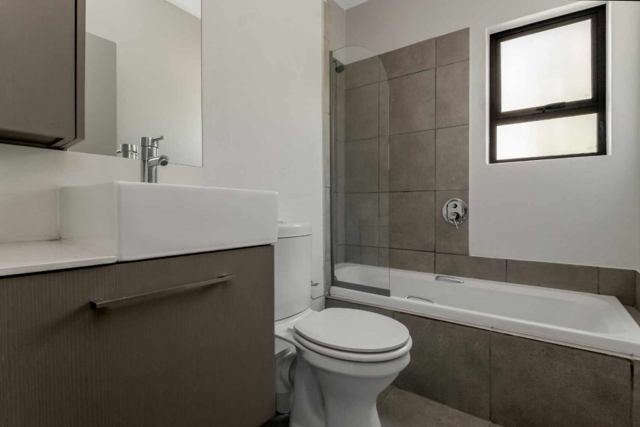 2 Bedroom Property for Sale in Broadacres Gauteng
