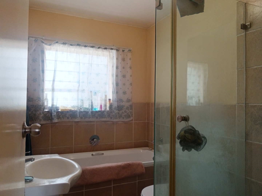 2 Bedroom Property for Sale in Bardene Gauteng