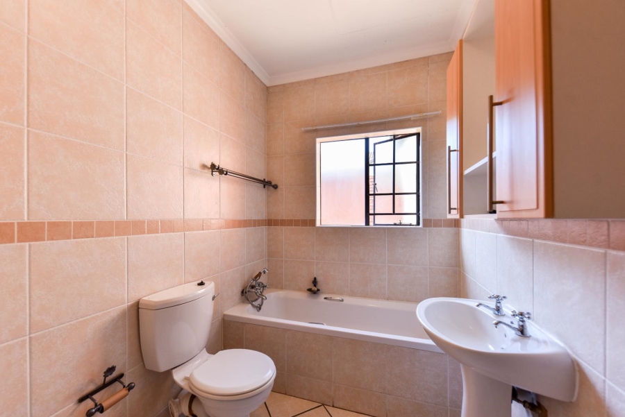 To Let 3 Bedroom Property for Rent in Mooikloof Ridge Gauteng