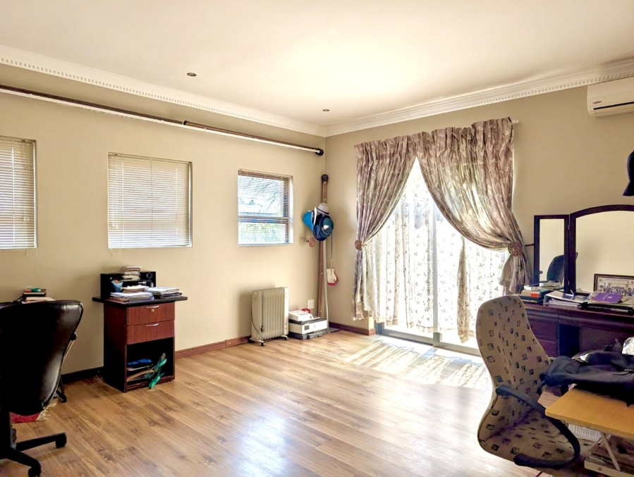 6 Bedroom Property for Sale in Willow Acres Gauteng