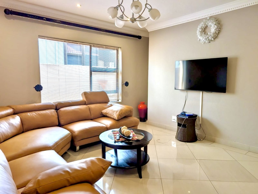 6 Bedroom Property for Sale in Willow Acres Gauteng