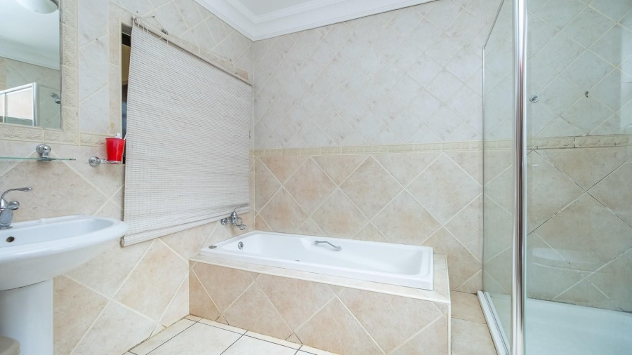 4 Bedroom Property for Sale in Olivedale Gauteng