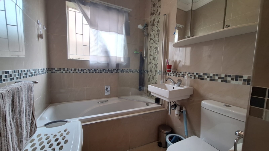 To Let 2 Bedroom Property for Rent in Ferndale Gauteng