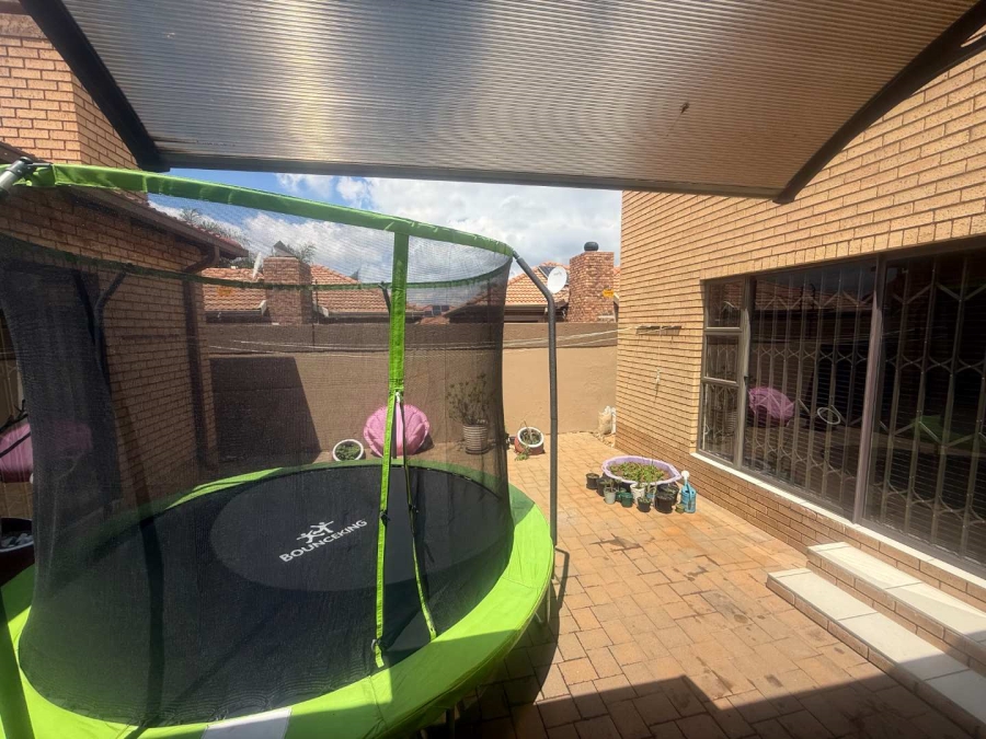 3 Bedroom Property for Sale in Bartlett Gauteng