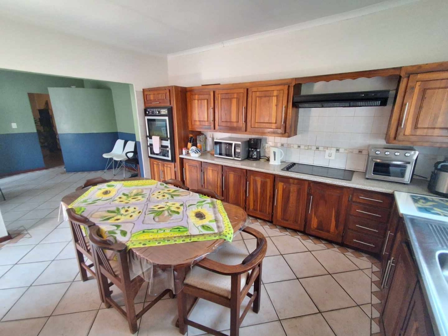 7 Bedroom Property for Sale in Meyerspark Gauteng