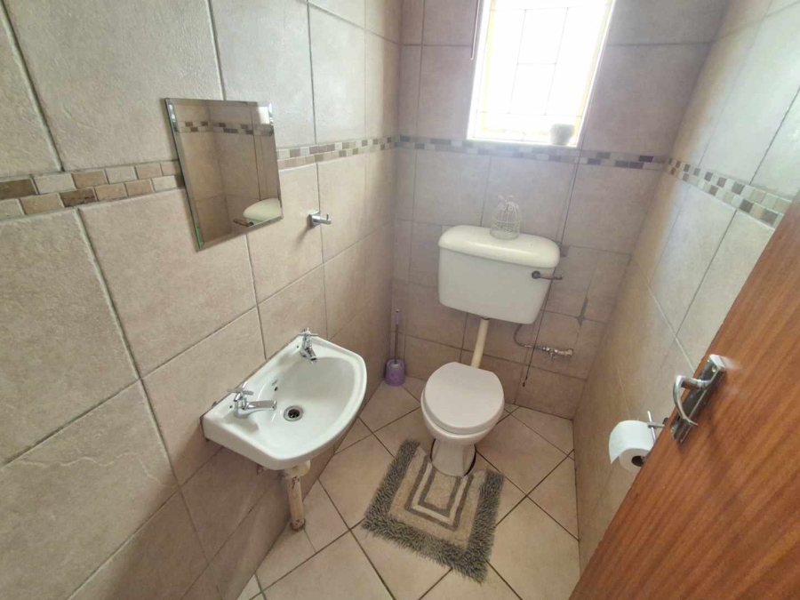 7 Bedroom Property for Sale in Meyerspark Gauteng