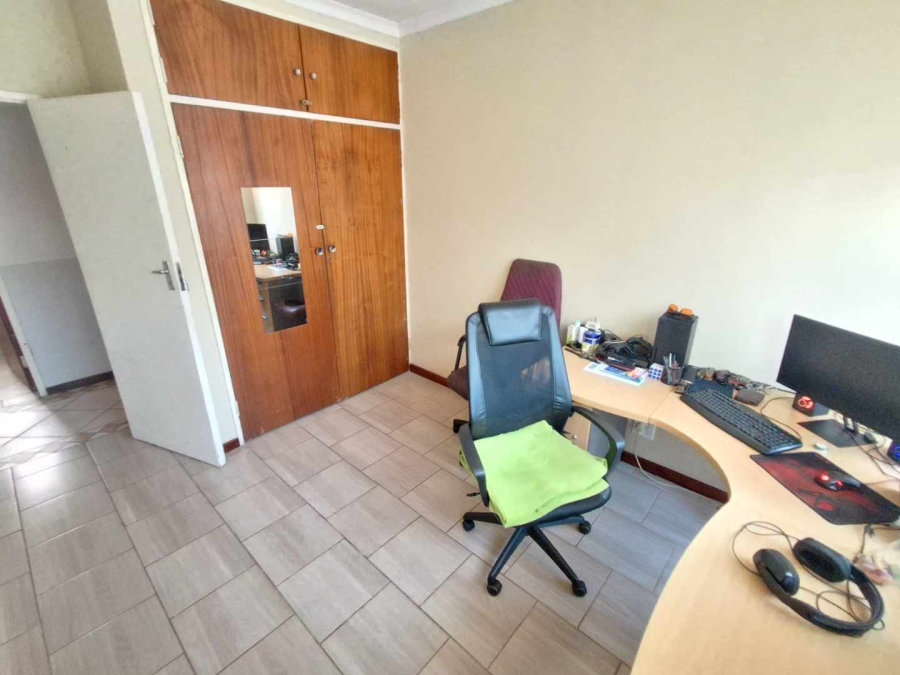 7 Bedroom Property for Sale in Meyerspark Gauteng