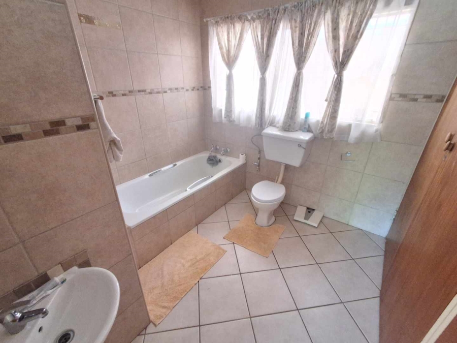 7 Bedroom Property for Sale in Meyerspark Gauteng
