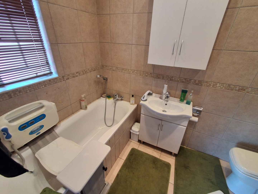 7 Bedroom Property for Sale in Meyerspark Gauteng