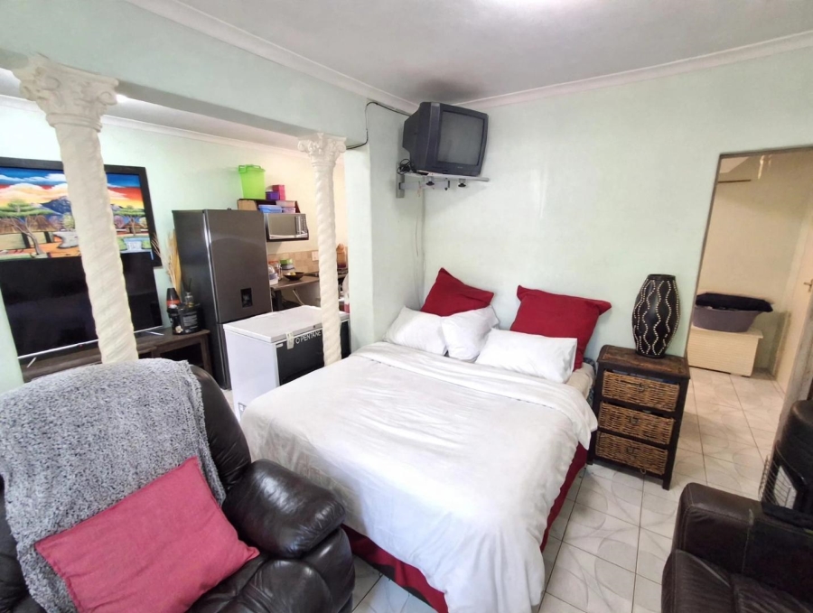 7 Bedroom Property for Sale in Meyerspark Gauteng