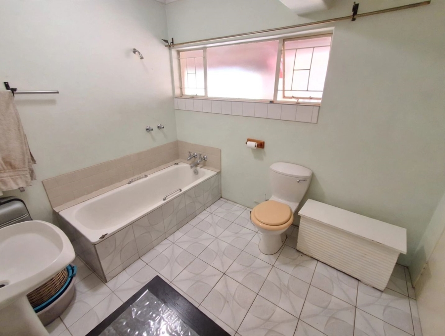 7 Bedroom Property for Sale in Meyerspark Gauteng