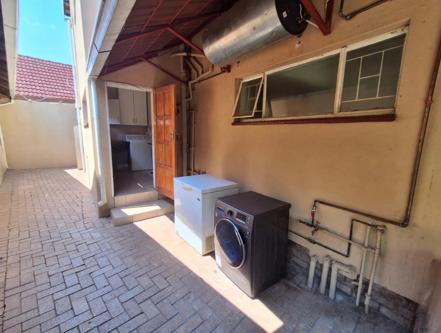 7 Bedroom Property for Sale in Meyerspark Gauteng
