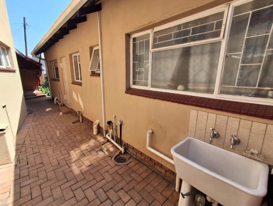 7 Bedroom Property for Sale in Meyerspark Gauteng