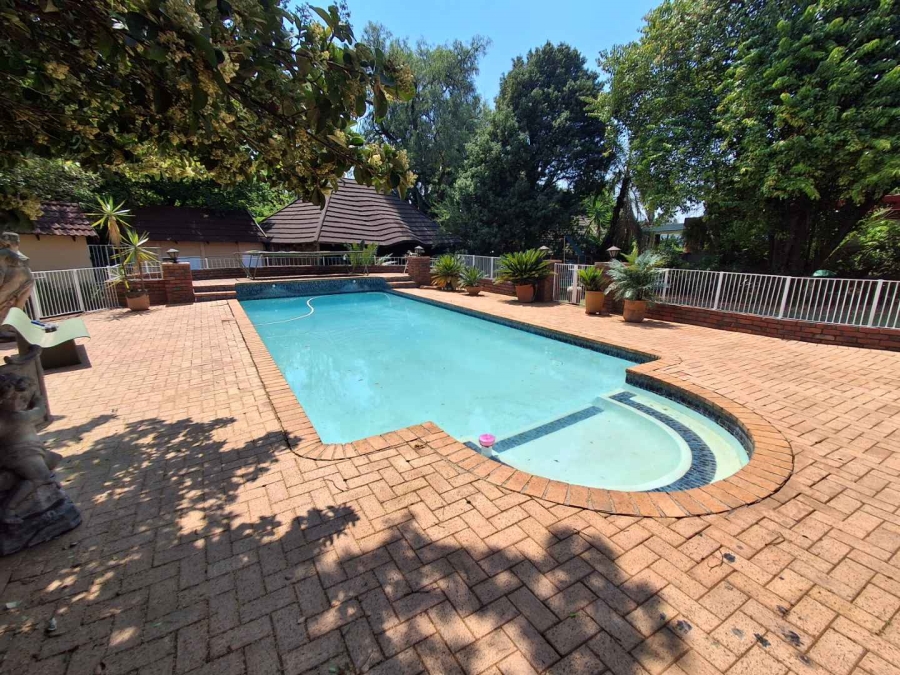 7 Bedroom Property for Sale in Meyerspark Gauteng