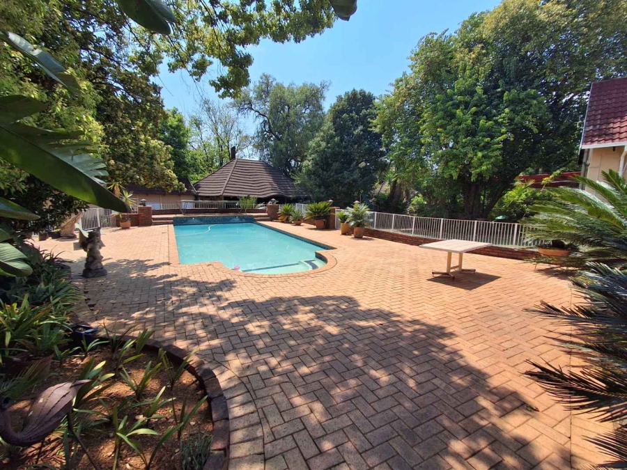 7 Bedroom Property for Sale in Meyerspark Gauteng