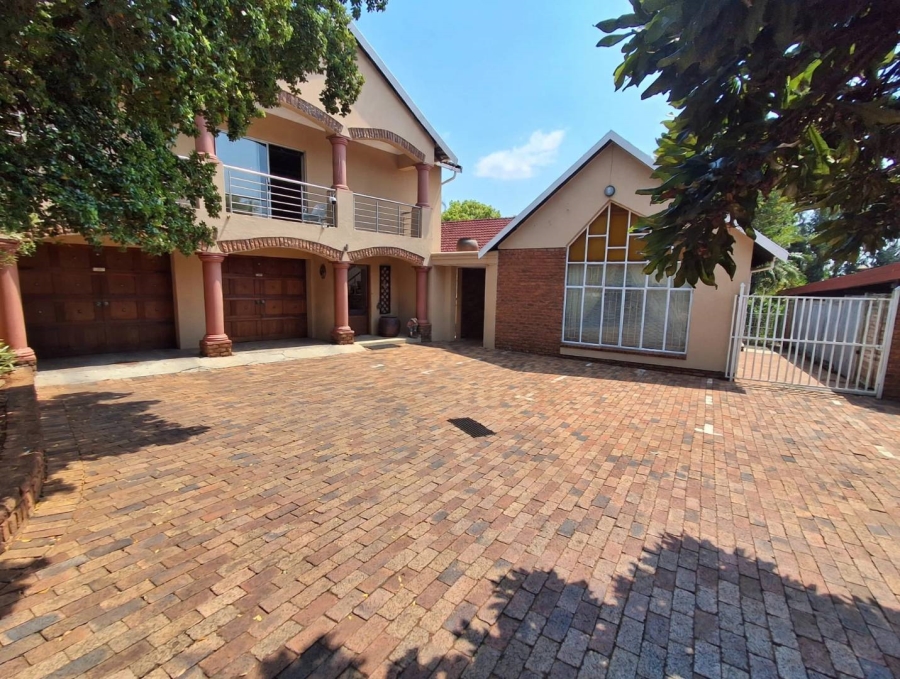 7 Bedroom Property for Sale in Meyerspark Gauteng