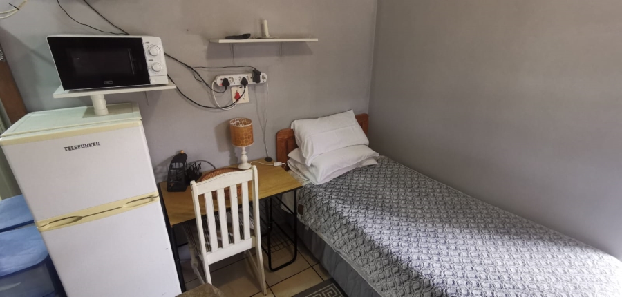 1 Bedroom Property for Sale in Brackenhurst Gauteng