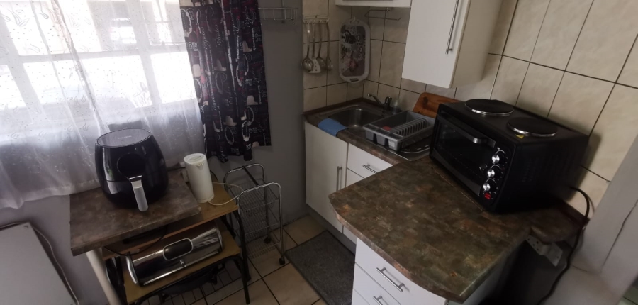 1 Bedroom Property for Sale in Brackenhurst Gauteng