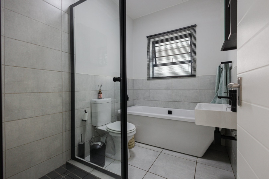 To Let 3 Bedroom Property for Rent in Pinehaven Gauteng