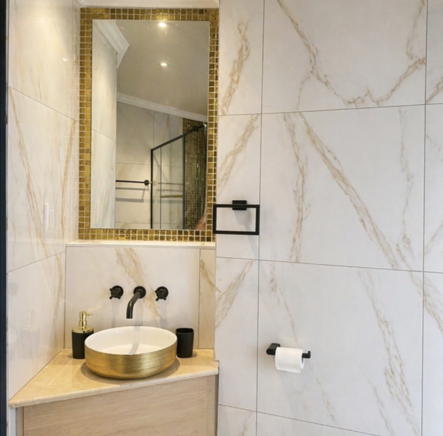 1 Bedroom Property for Sale in Sandhurst Gauteng