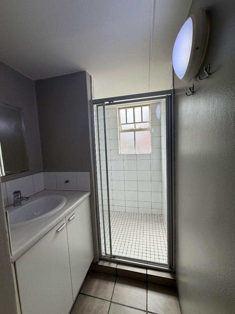 To Let 1 Bedroom Property for Rent in Houghton Gauteng