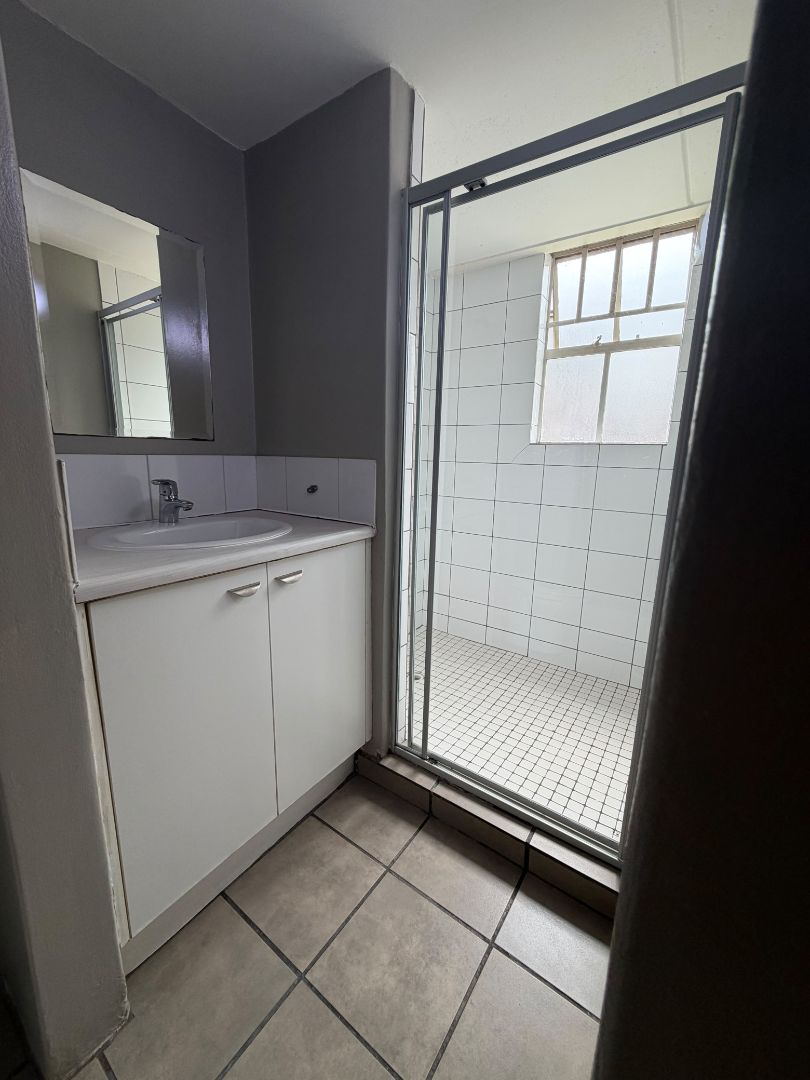 To Let 1 Bedroom Property for Rent in Houghton Gauteng