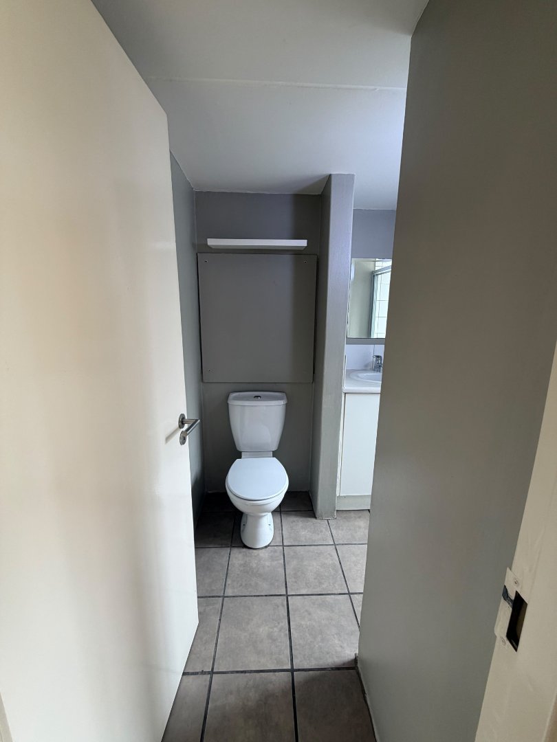 To Let 1 Bedroom Property for Rent in Houghton Gauteng