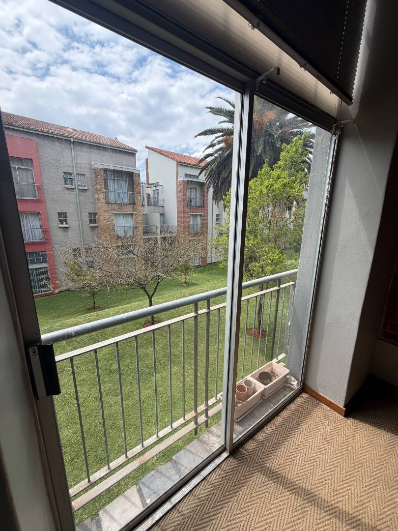To Let 1 Bedroom Property for Rent in Houghton Gauteng