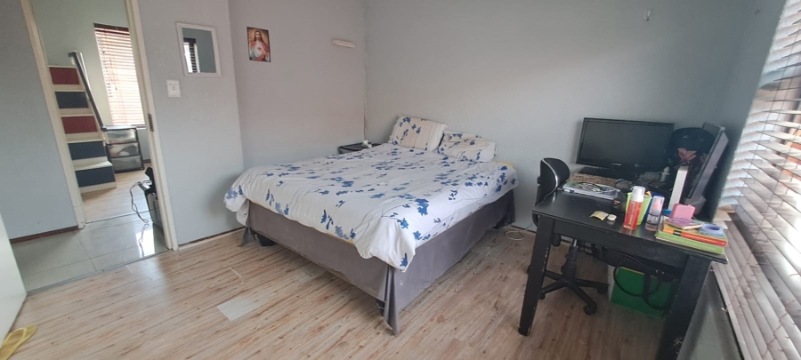 2 Bedroom Property for Sale in Albertsdal Gauteng
