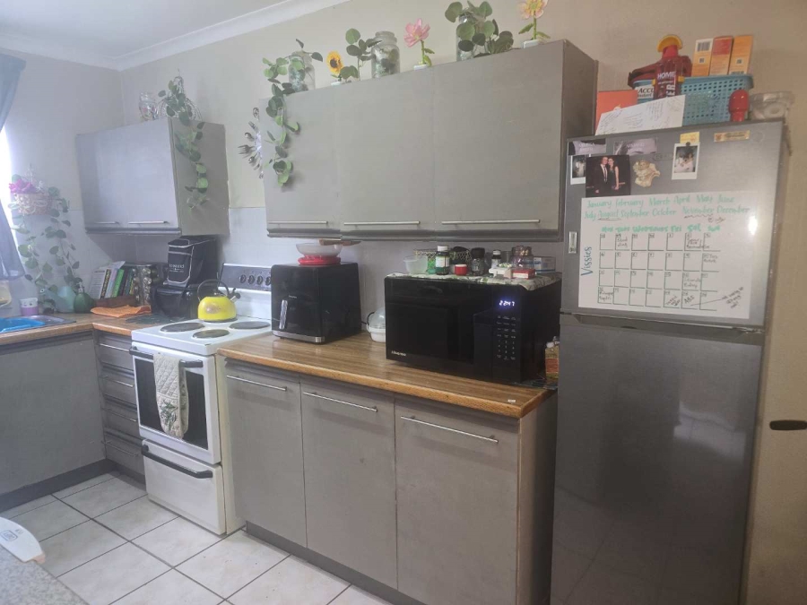 2 Bedroom Property for Sale in Albertsdal Gauteng