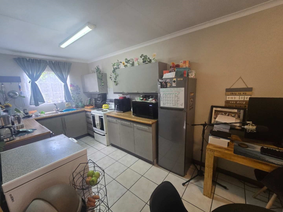 2 Bedroom Property for Sale in Albertsdal Gauteng