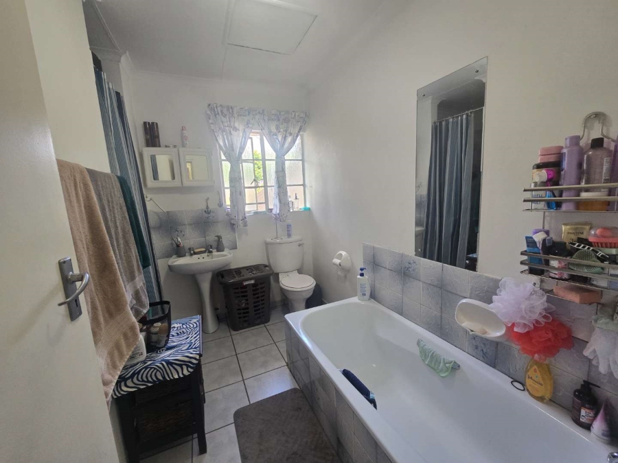 2 Bedroom Property for Sale in Albertsdal Gauteng