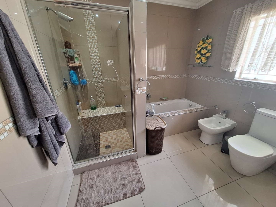 4 Bedroom Property for Sale in Tulisa Park Gauteng