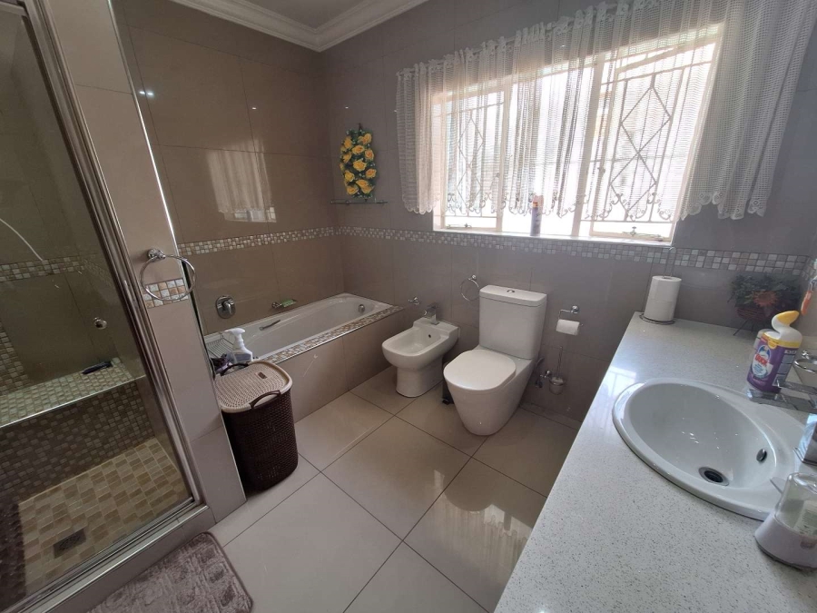 4 Bedroom Property for Sale in Tulisa Park Gauteng