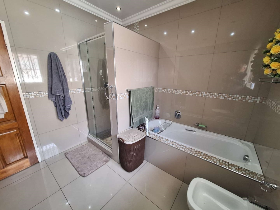 4 Bedroom Property for Sale in Tulisa Park Gauteng