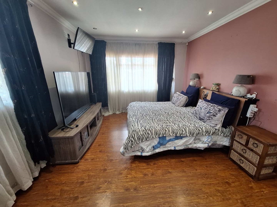 4 Bedroom Property for Sale in Tulisa Park Gauteng