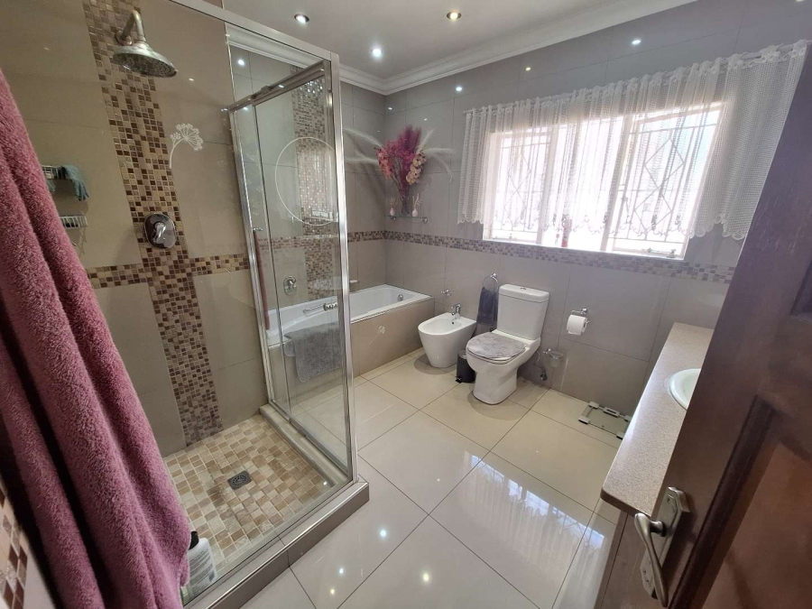 4 Bedroom Property for Sale in Tulisa Park Gauteng
