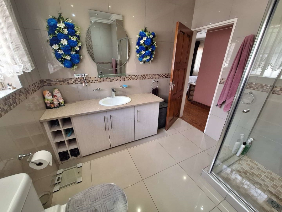 4 Bedroom Property for Sale in Tulisa Park Gauteng