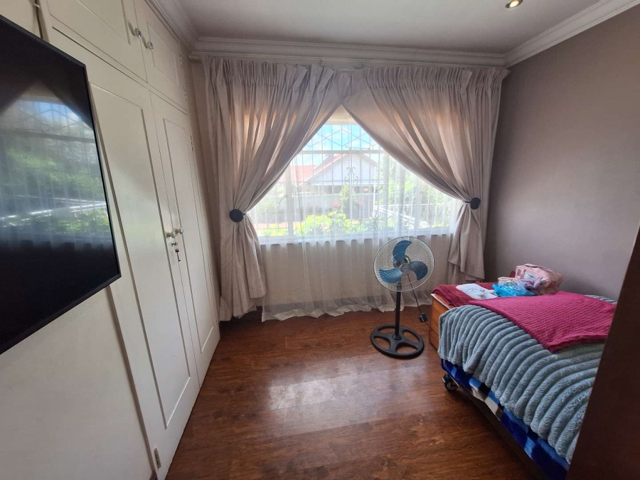4 Bedroom Property for Sale in Tulisa Park Gauteng