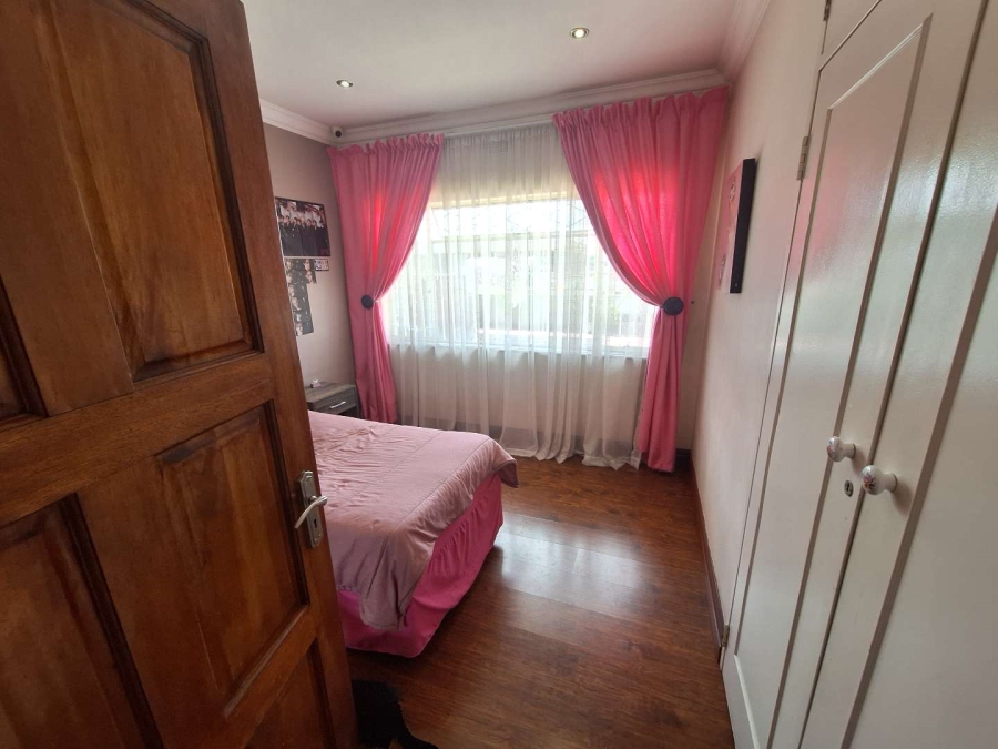 4 Bedroom Property for Sale in Tulisa Park Gauteng