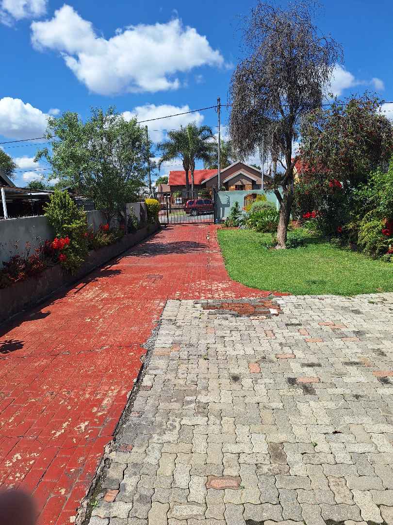 4 Bedroom Property for Sale in Tulisa Park Gauteng