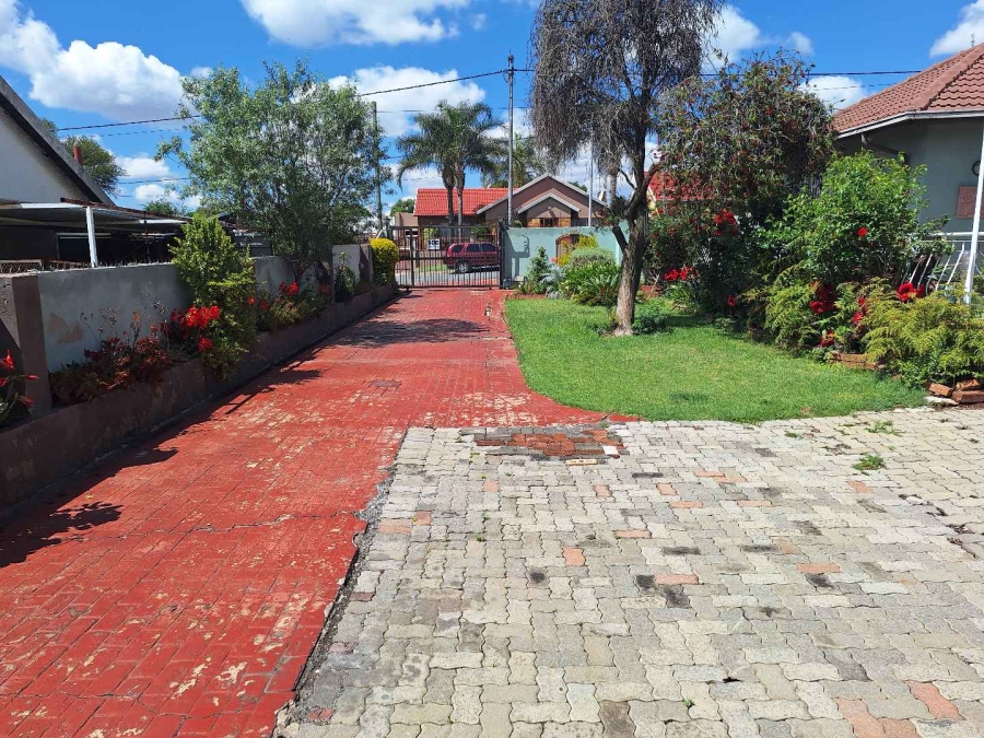 4 Bedroom Property for Sale in Tulisa Park Gauteng