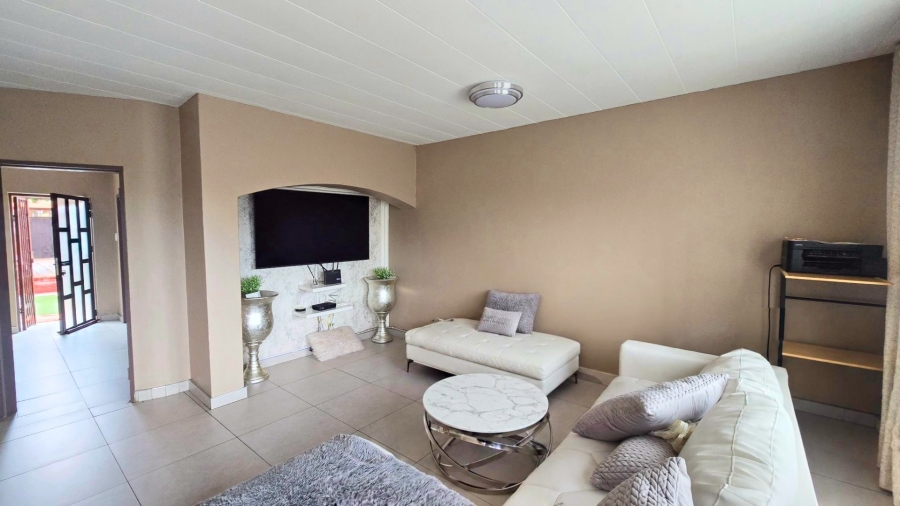 To Let 3 Bedroom Property for Rent in Silverton Gauteng