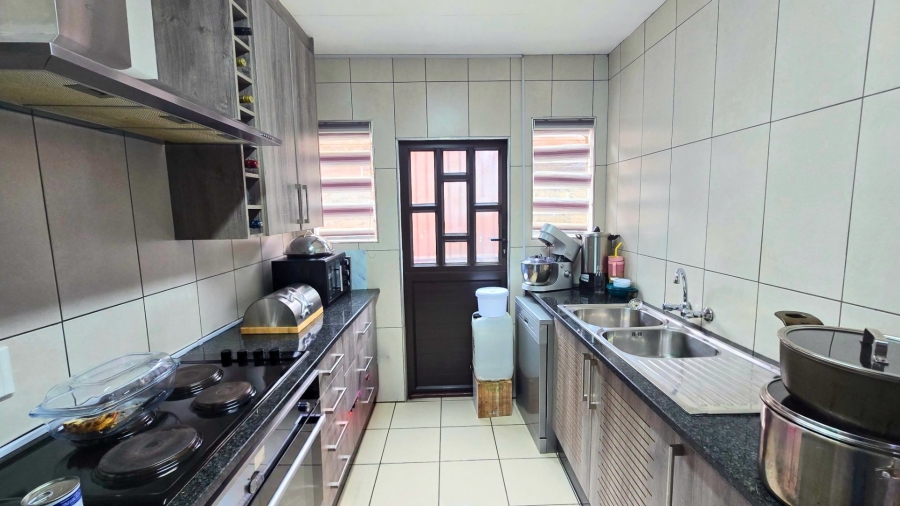 To Let 3 Bedroom Property for Rent in Silverton Gauteng