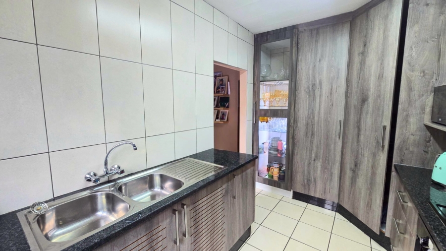 To Let 3 Bedroom Property for Rent in Silverton Gauteng